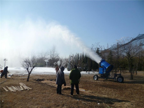 山東臨沂盛能游樂園造雪現場